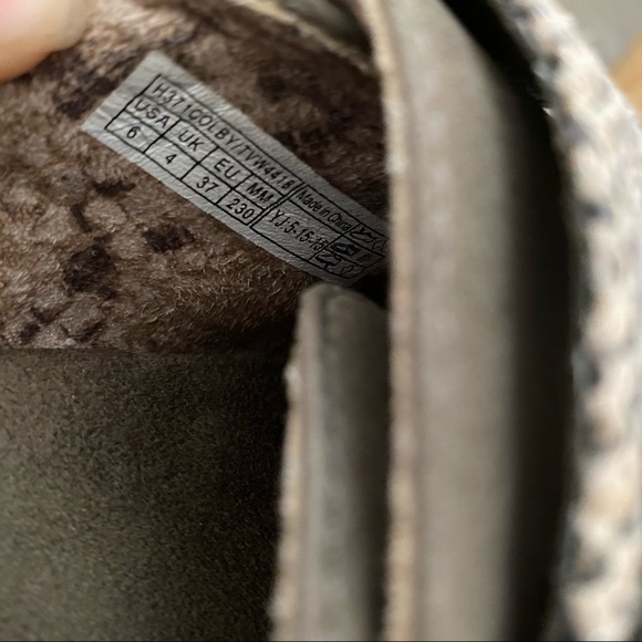 Vionic Light Gray Slip on Clogs With Snake print - Picture 6 of 6